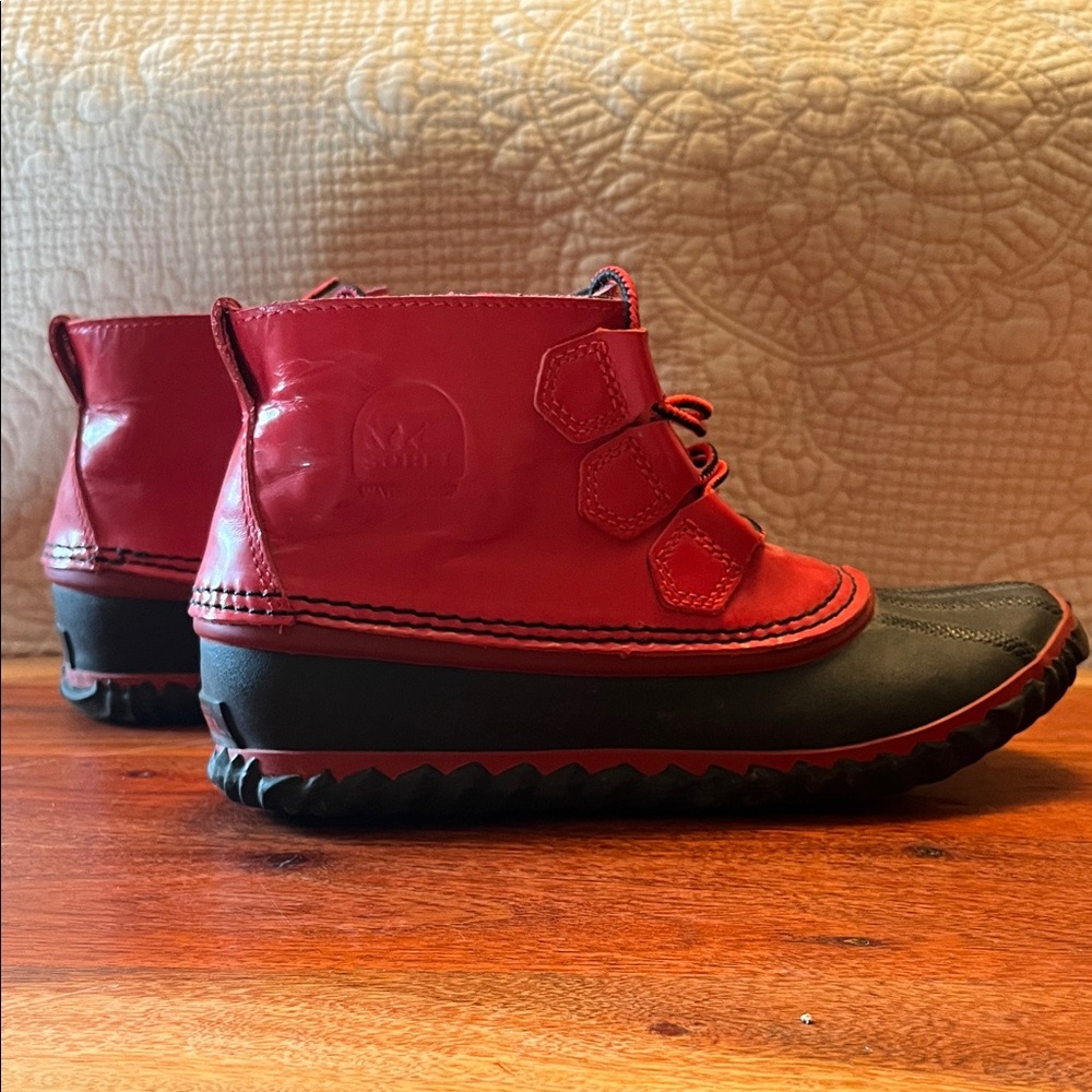 Sorel Black and Red Boots